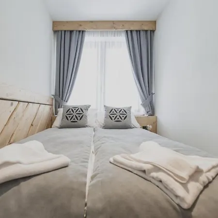 Apartment H900 *